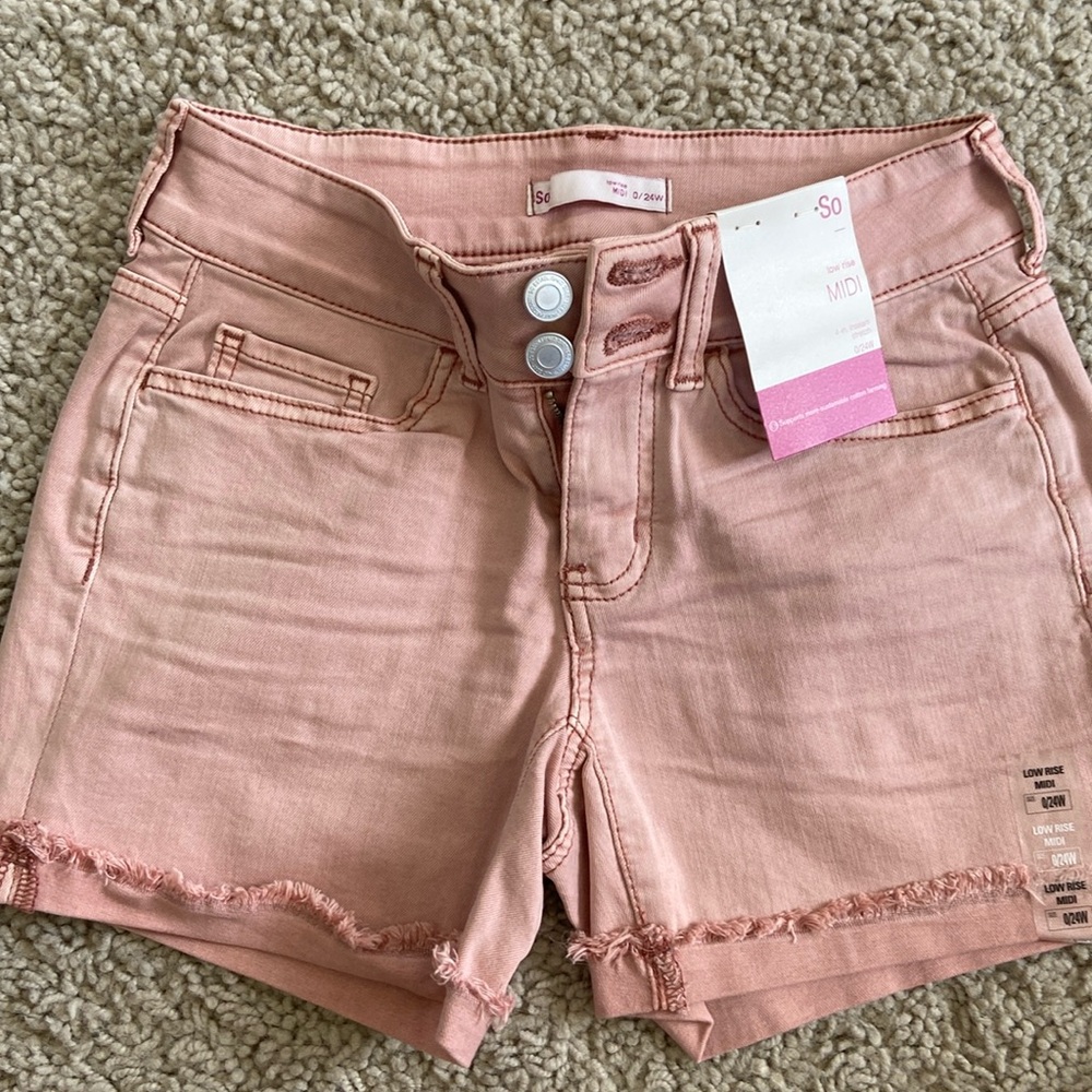 SO new with tags pale pink shorts stretchy low tise MIDI  4 inch inseam. So cute